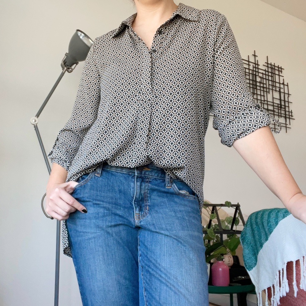 🌟Black, White, and Gold Patterned Collared Blouse - M🌟